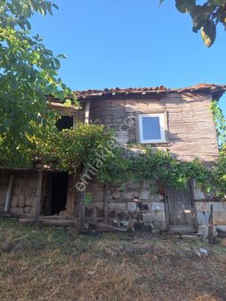Kerim'den Satılık 1080m2 İçinde Avlulu Kargir Köy Evi