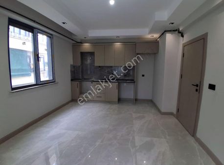Çiflikköy'de 2+1 Ara Kat Sıfır Kiralık Daire