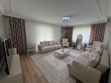 Cevdet Paşa Mahallesinde Site İçi Geniş Satılık 3+1 Daire