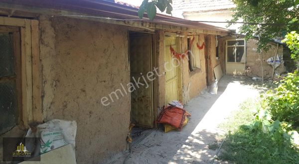 Kadınhanı Karakaya Mah.de 477 M2 Arsa İçinde Satılık Müstakil Ev