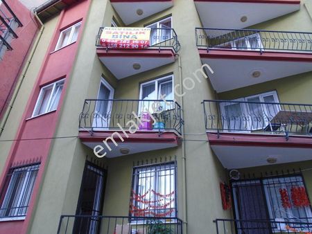 İstiklal Mahallesi'nde 3katlı(10daire),15yaşında Müstakil Bina