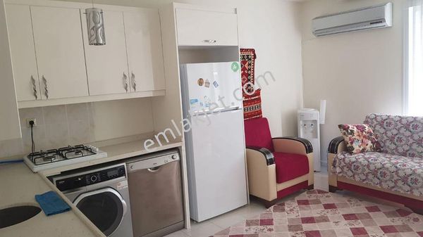 Erdemli Alata Mahallesi'nde Denize Sıfır 1+1 Havuzlu Daire