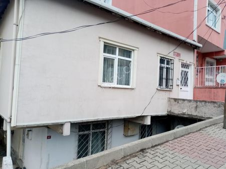 Güneyden Esenkent Mah.204m2 Arsa İçinde 2 Katlı Bina Satılık