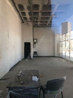 Başakşehir Kent Meydanında Fırsat Ve Köşe Kiralık Dükkan