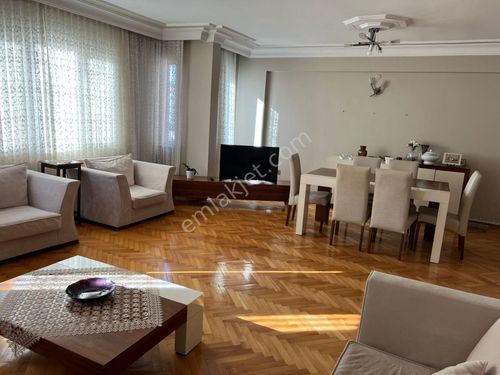 Fatih Akşemsettin Mahallesinde 3+1 Asansörlü 170 m² 3.Kat Satılık Daire