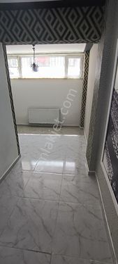 Akşemsettin mahallesinde yarı bodrum, yeni tadilatı yapılmış, 2+1, 70 m2 satılık daire