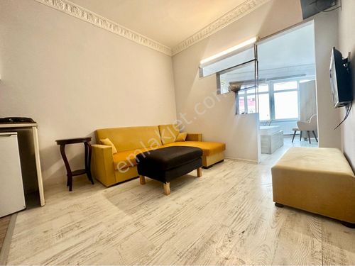 Kadıköy Merkezde Geniş 1+1'imsi Kombili, Klimalı Eşyalı Kiralık Daire