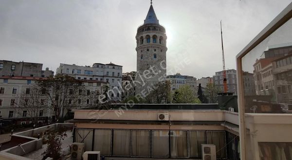 GALATA'DA TARİHİ BİNADA SATILIK MANZARALI DAİRE