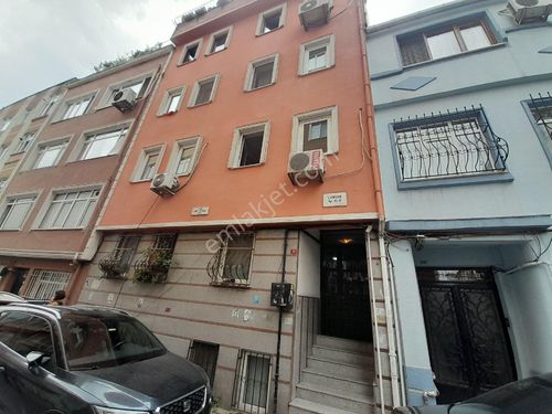 KOCAMUSTAFAPAŞA SÜMBÜLEFENDİ SEBZECİ SOK 17 YILLIK KAT 1 ÇIFTCEPHE SATILIK DAİRE 