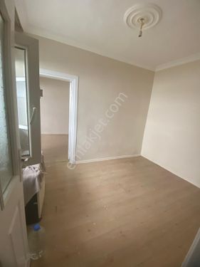 BAYRAMPAŞA TUNA CADDESİNDE 1+1/60M2 DÜZ GİRİŞ KİRALIK DAİRE