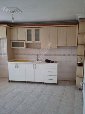 AYSU konut emlaktan kiralık 3 kat sobalı 2+1 carşı merkeze hastaneye yürüme mesafesinde 