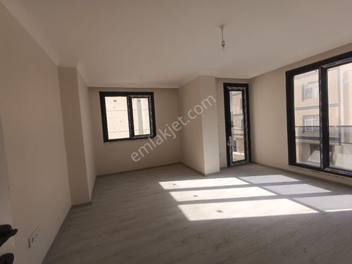 Pendik Güllübağlar mahallesinde kiralık 2+1 85 M2 3 cü kat Daire 