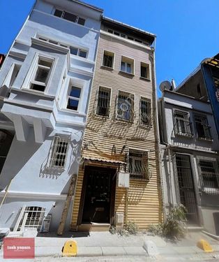 HOTELLER BÖLGESİNDE AKTİF AIRBNB KİRACILI SATILIK 4 KATLI BİNA