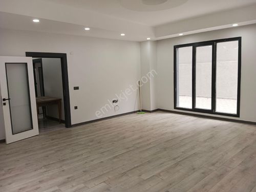 Beylikdüzü Kavaklı'da 3+1 sıfır ters dubleks kiralık daire