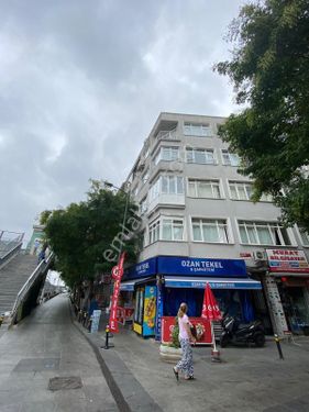 Bakırköy'de Merkezi konumda  2+1 kiralık