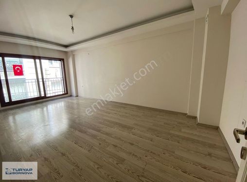 Karşıyaka Örnekköy'de Kiralık Ara Kat Geniş 2+1 Daire