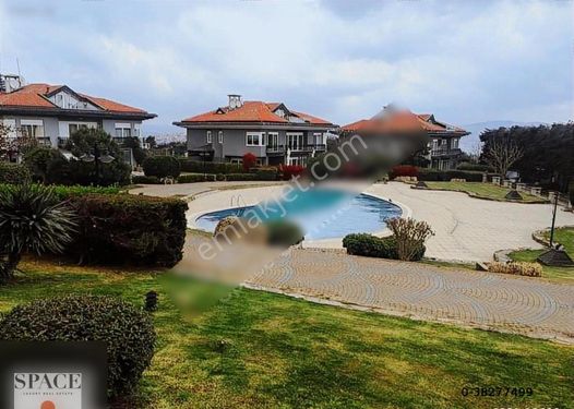 İstinye Kadir Has Villaları'nda Kısmi Manzaralı Satılık Villa