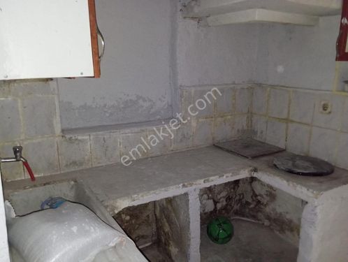 Karabağlar Aşık Veysel Mah. 2+1 80 M2 Çalışan Yada Emekli Bekar Erkeğe Uygun Kiralık Ev