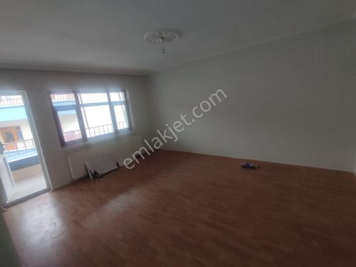 Hakan Emlaktan Pınarbaşı Mh'de Bağımsız 3+1 Kiralık Daire