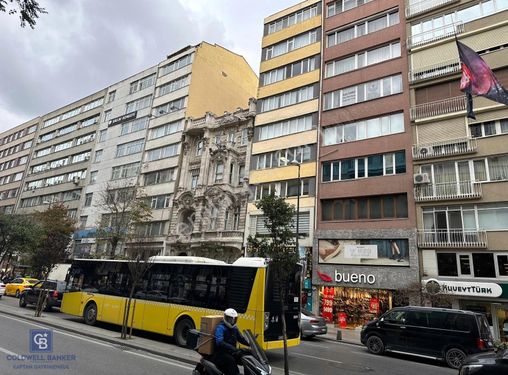 Halaskargazi Cad. 160 M2 3+1 Kombili Şahane Daire Derviş'ten