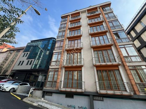 Beşiktaş, Gayrettepe'de Kiralık Eşyalı 1+1 Daire