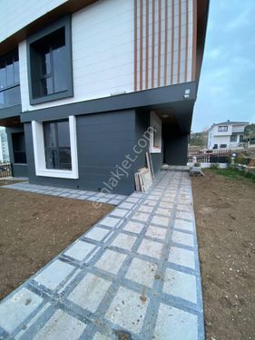 Irmak Emlak-bağlıca Satılık Yerden Istma&k.otoparklı 5+2 Villa