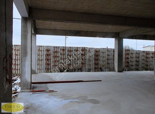 Karaburun Mordoğan Anayol Üzerinde 180 m2 Satılık Sıfır Dükkan