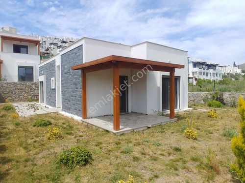 Bodrum / Akyarlar'da Bahçeli 3+1 Tek Katlı Satılık Villa