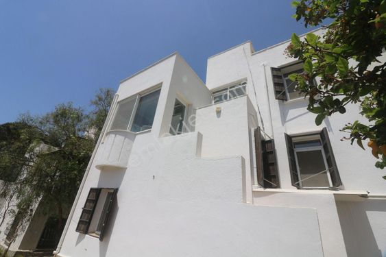  Bodrum / Peksimet'te Satılık Deniz Manzaralı Tripleks Villa