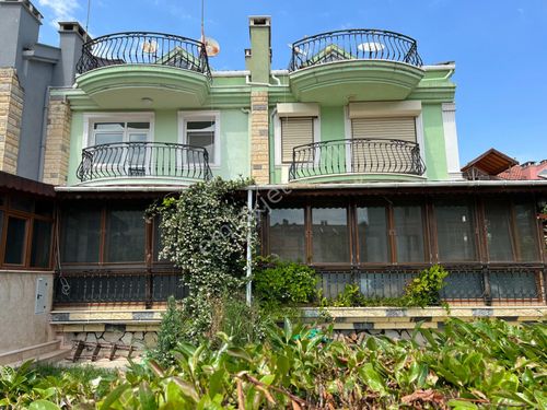  Silivri Selimpaşa Mah. Güzelkent Sitesinde 7+2 Triplex Villa