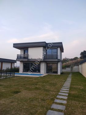 Kuşadası satılık 4+1 özel havuzlu villa 