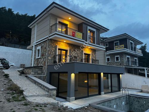  Atasoy Emlak'tan Çetibeli'nde 3+1 Satılık Villa