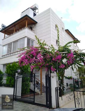 Arsuzda 14 evler sitesinde satılık villa