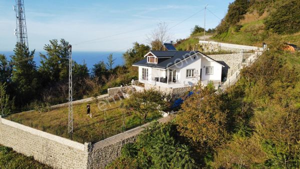  Çarşıbaşı'nda Satılık Deniz Manzaralı 3+1 Villa ve Arsası