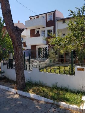 Ayvalık Altınova sahilinde satılık lüks villa
