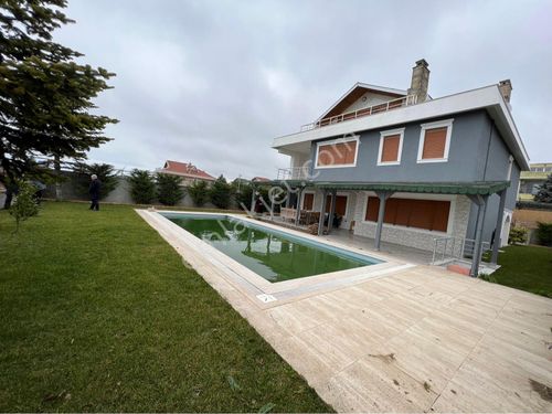 Büyükçekmece Güzelce 5+2 Site içerisinde  Havuzlu Müstakil Villa 