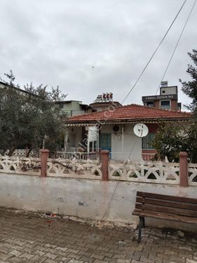  İzmir Seferihisar merkezde satılık müstakil ev 3+1  300 m2 arsa içinde
