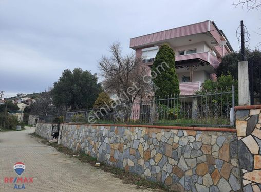 REMAX'dan Yalova Esenköy'de Deniz Manzaralı 4 Katlı Lüx Villa