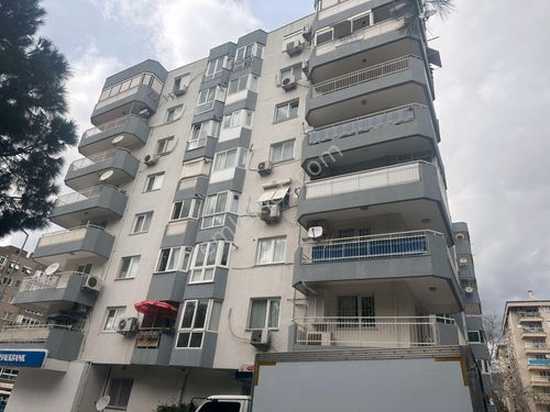  İzmir Bornova Merkez'de Cadde üstü 3+1 daire
