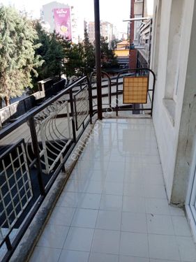 3+1,,,115m2, doğu batı cepheli güzel güneş gören,2 balkonlu ,, teras 70 m2,ana cd üzeri,boyalı,temiz