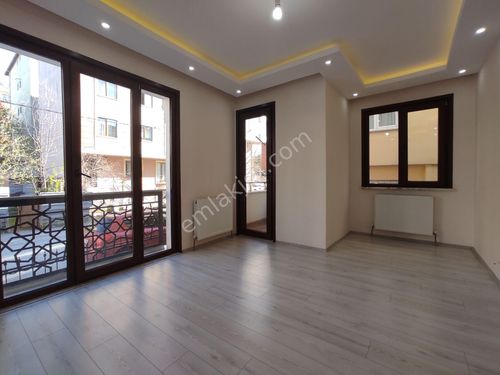  AREN EMLAK| Marmara Üniversitesi'ne yakın genç binada balkonlu ara kat kotlu yüksek giriş 2+1 daire