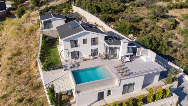  Kalkan'da Doğa ve Deniz Manzaralı, 8 Oda 2 Salon, Botanik Bahçeli Lüks Villa