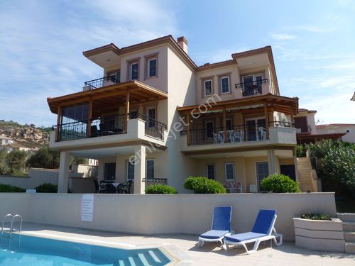  "KARANFIL" VILLA Foça 4+1 sezonluk fiyat + düzenli HİZMETLER temizlik dahil