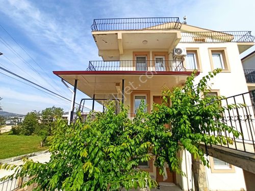  Kuşadası    Bölgesinde Müstakil  bahçeli köşe  konumlu villa