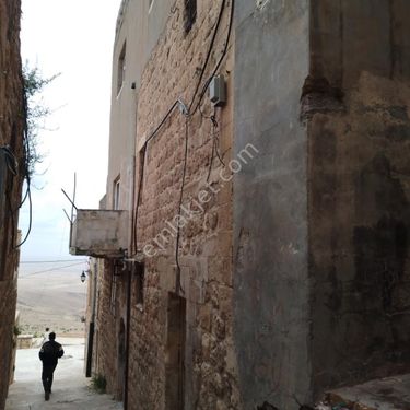 Mardin artukluda manzaraya karşı tarihi satlık bir ev