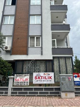 HAVUZLU SITEDE GÜZEL KONUMLU SATLIK 2+1 .   BAKMADAN GEÇME