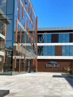 Betül Demirci’den Royal Blue Business Center’da satılık Prestijli Ofis