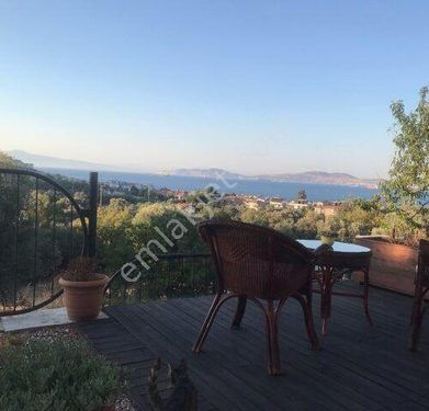  Foça Cumhuriyet Mahallesinde Deniz Manzaralı 4+1 Satılık Müstakil Villa