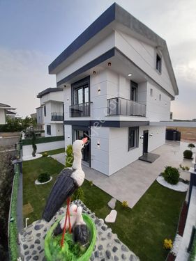  AYDIN DİDİM EFELER MAH. 240 M2 ARSA İÇİNDE 4+1 AYRI MUTFAKLI AKILLI SİSTEMLİ VİLLAMIZ SATILIKTIR