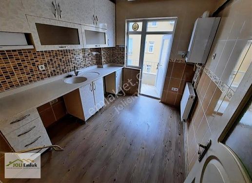 AYVALI MERKEZ'DE 3+1 ARA KAT MASRAFSIZ 1 BAĞIMLI DAİRE